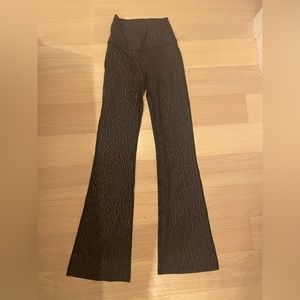 Lululemon Groove Pants Size 4 - Segment Emboss Black